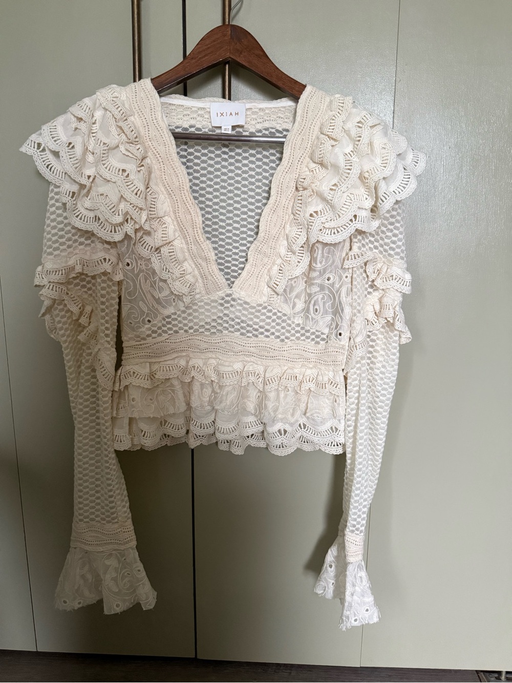 IXIAH Ivory Lace Ruffle Long Sleeve Crop Top US 4 AU 8